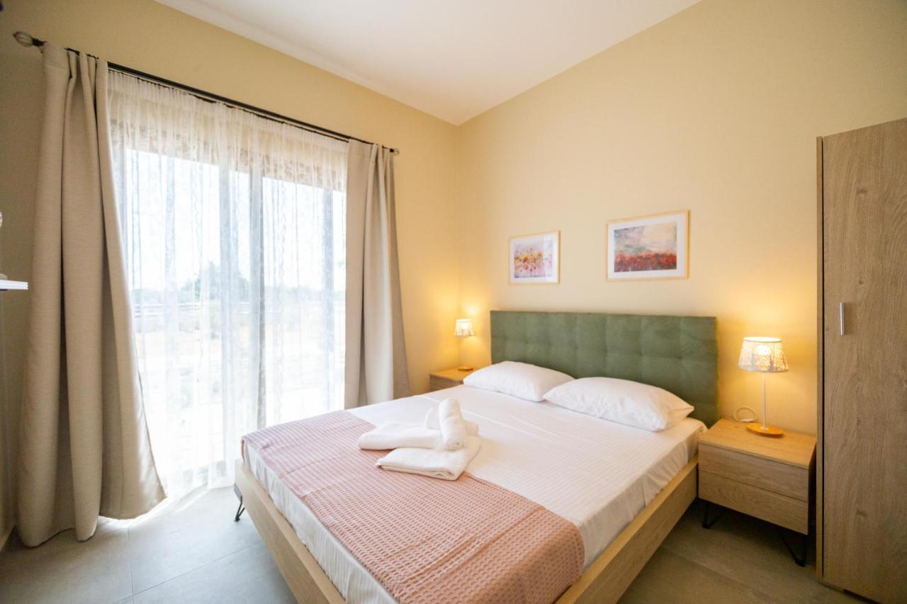 Varkes Suites 1 Nea Poteidaia Bagian luar foto