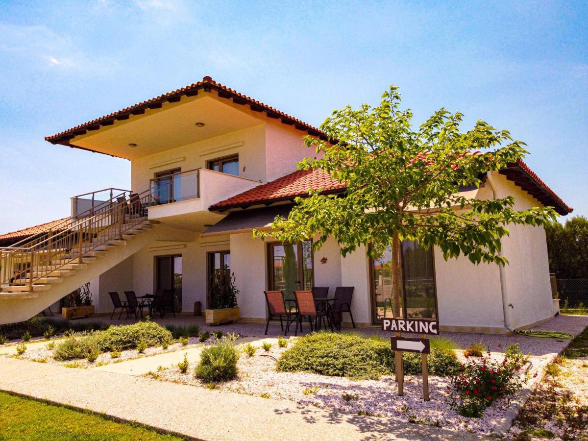 Varkes Suites 1 Nea Poteidaia Bagian luar foto