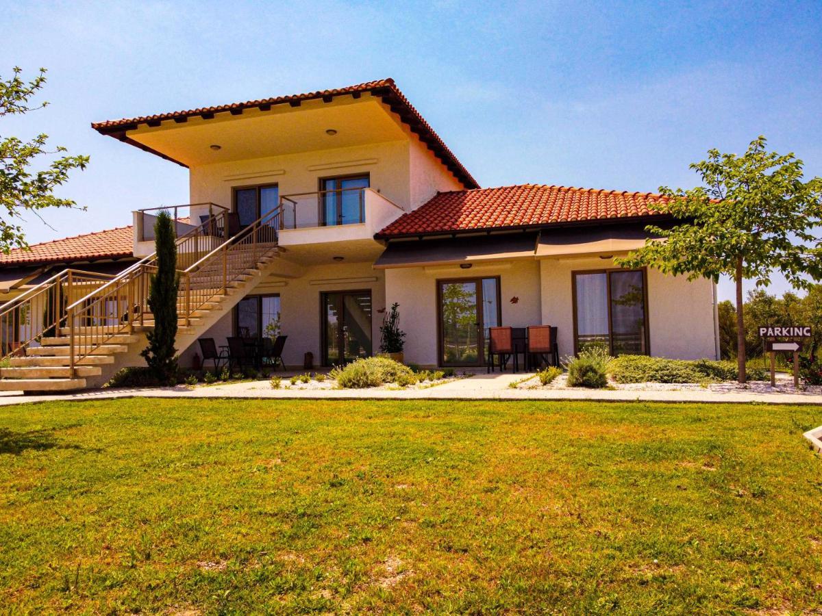 Varkes Suites 1 Nea Poteidaia Bagian luar foto